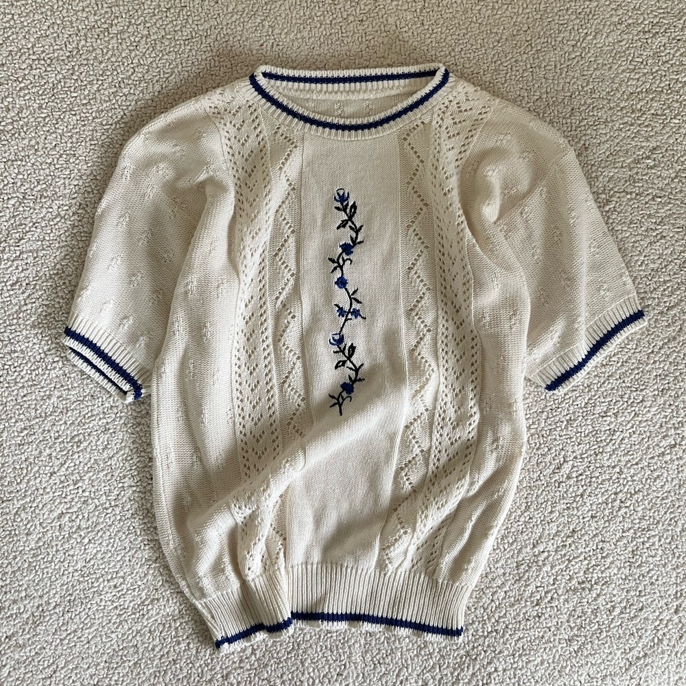 Cottage Feminine Embroidered White and Blue Women's Sweater (not size check)